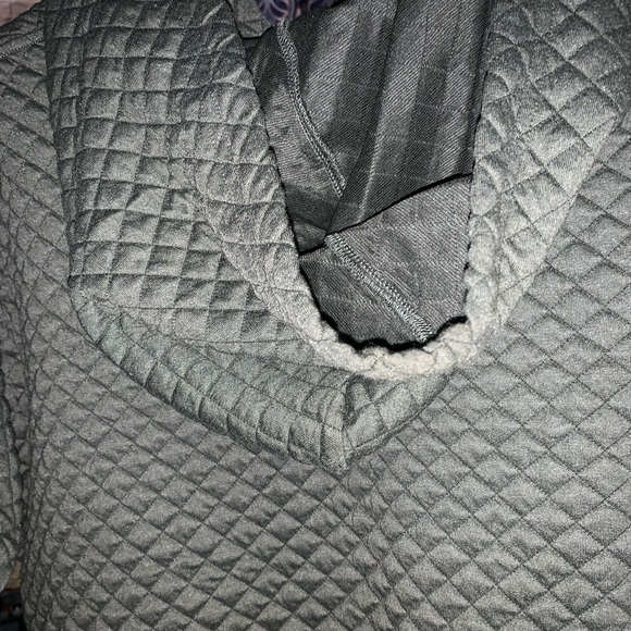 Victorious Quilted Tee - Picture 4 of 6